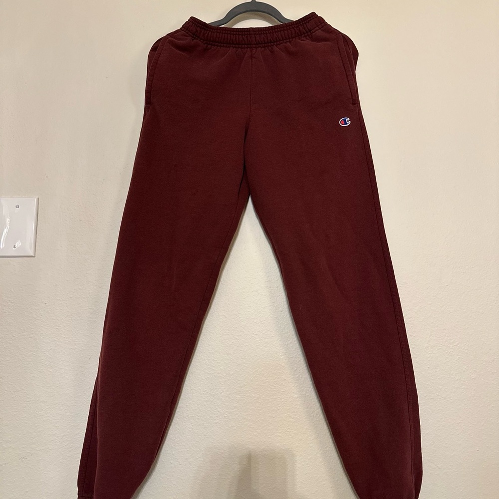 Champion burgundy sweatpants in Size S
